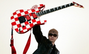 Dave Sharman with his red checkerboard Jackson Soloist Custom
